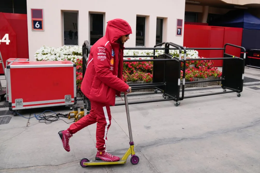 Hamilton aseguró que disfruta el Ferrari