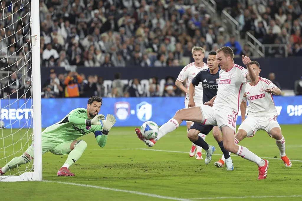 Lozano se perderá el partido de la Semana 3 en la MLS