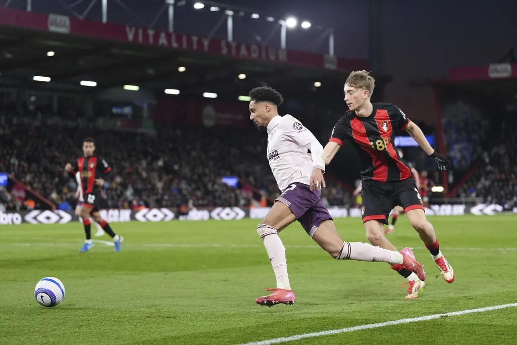Huijsen, de Bournemouth, tomó el lugar de Cubarsí