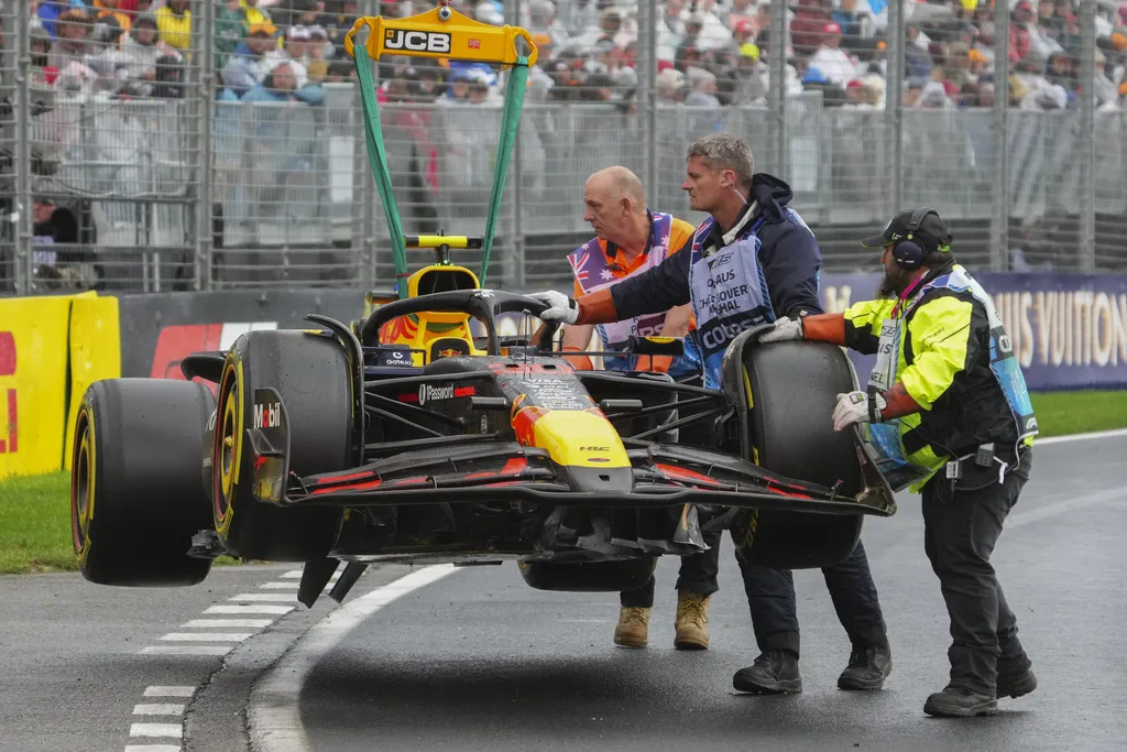 Lawson chocó por la lluvia en su presentación con Red Bull