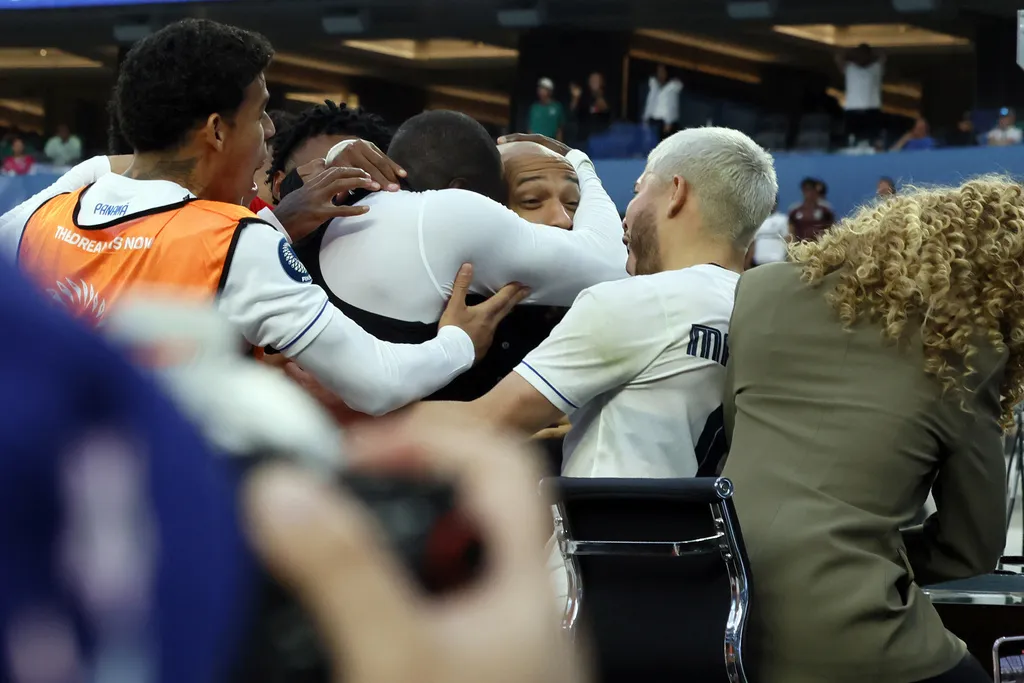 Los panameños festejaron con un sorprendido Henry