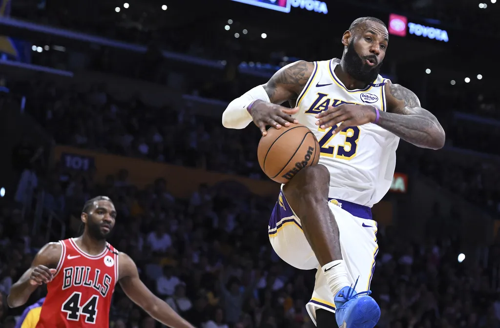 LeBron regresó tras siete partidos, pero los Bulls humillaron a los Lakers