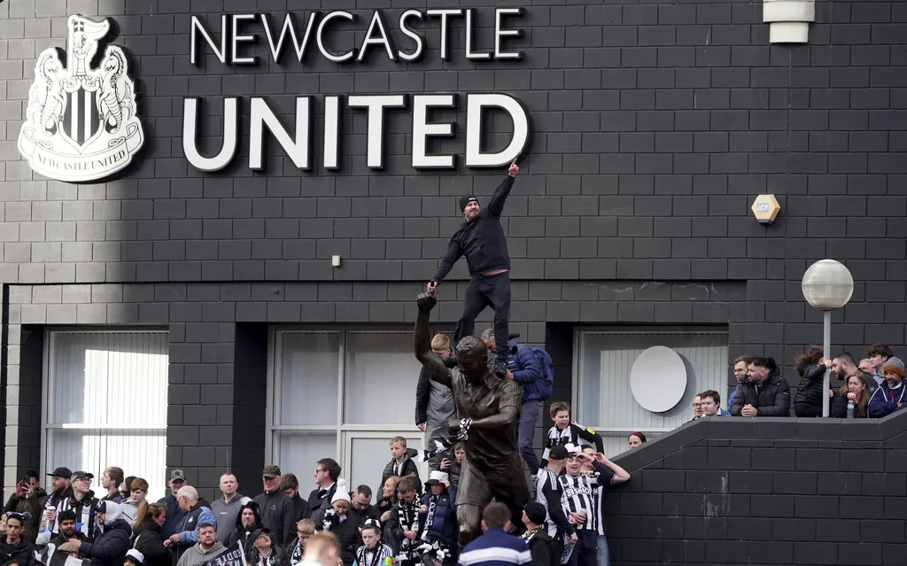 Newcastle celebró en grande su título de la Copa de la Liga