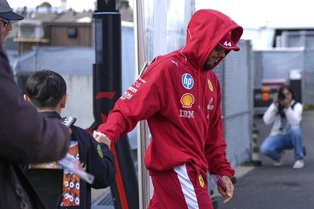 Hamilton mantiene la fe en Ferrari
