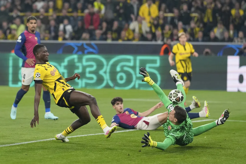 Barcelona sufrió en su visita a Borussia Dortmund