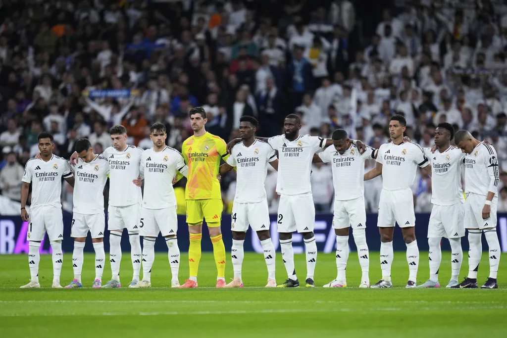 Real Madrid rindió homenaje a Beenhakker y Vargas Llosa