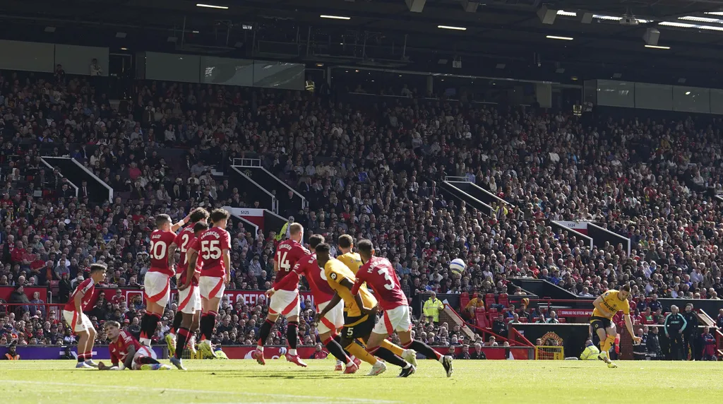 Manchester United cayó en casa ante Wolverhampton