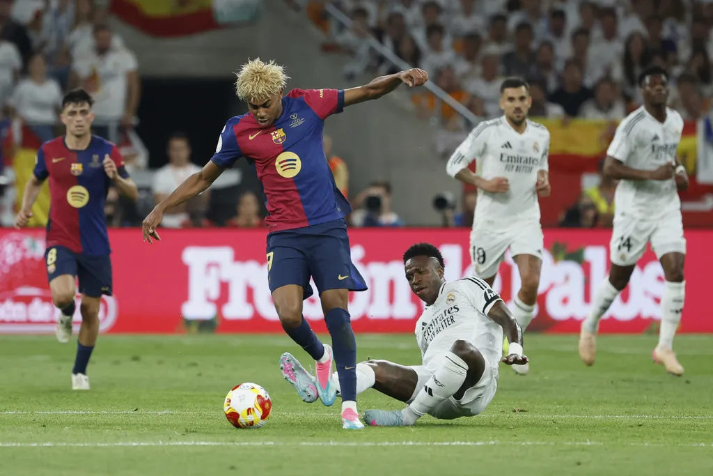 Rakitic no ve a Yamal titular en el 2015