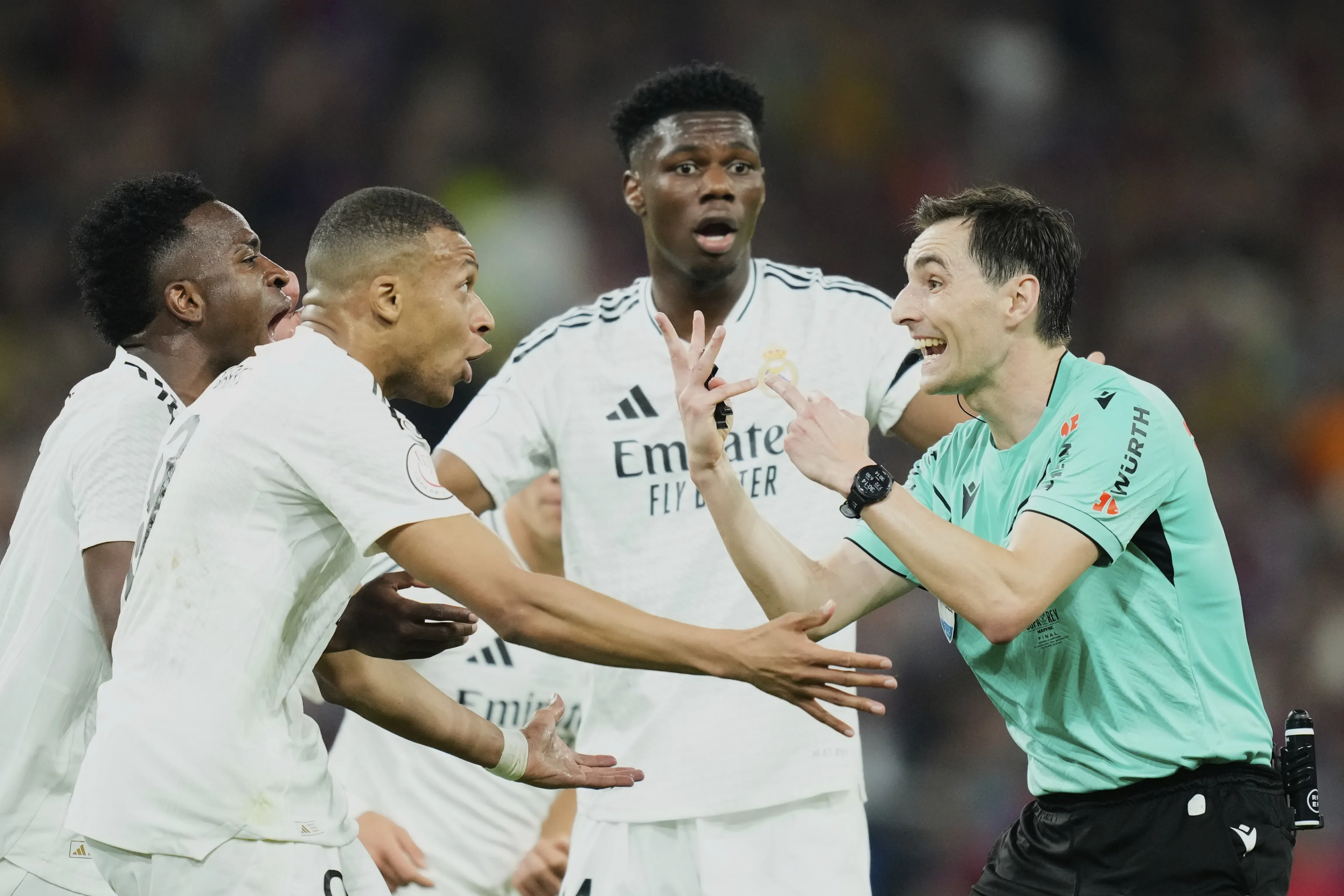 Ricardo De Burgos en el partido de la Final de Copa del Rey