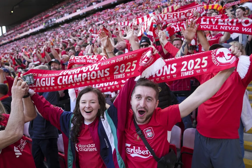 La afición de Liverpool pudo celebrar un título en Anfield por primera vez en 35 años