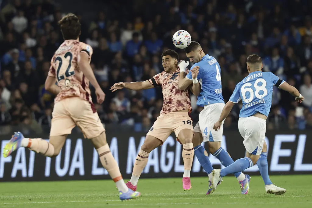 Con la victoria, Napoli tiene ventaja de tres puntos