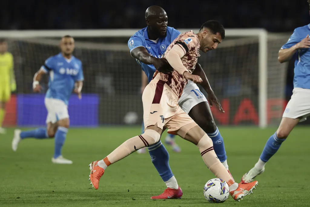 Napoli venció a Torino en casa