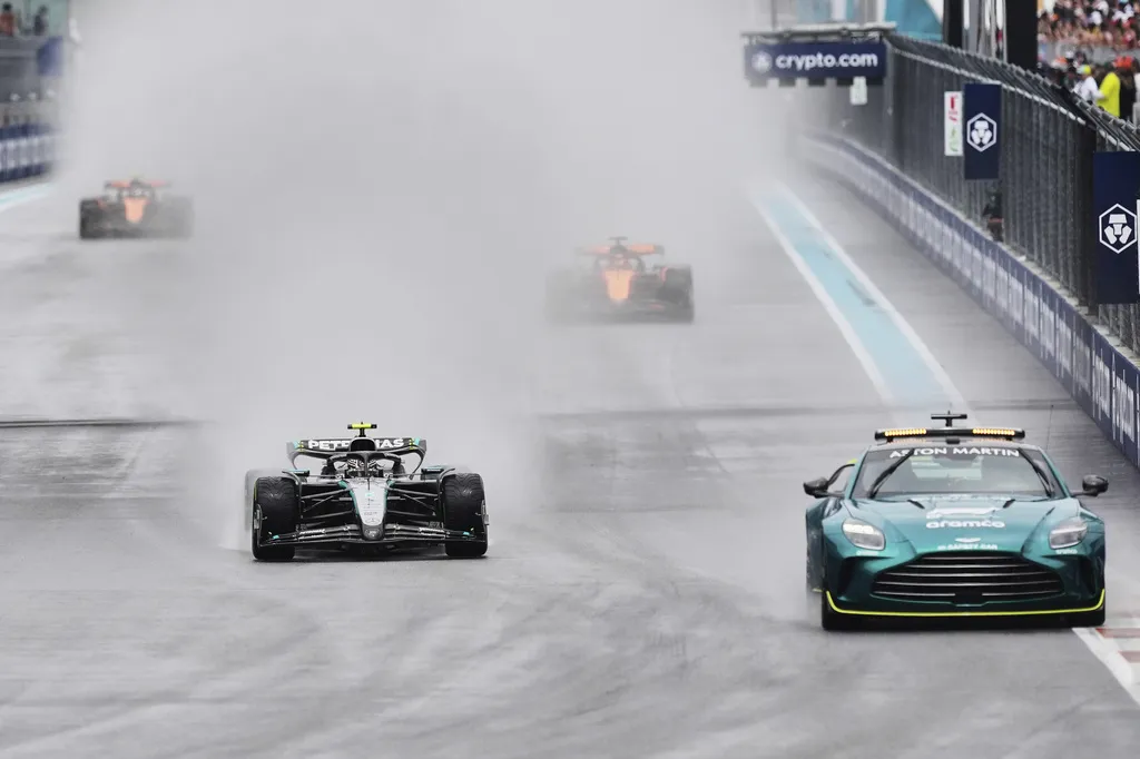 Safety Car previo al inicio de la carrera Sprint