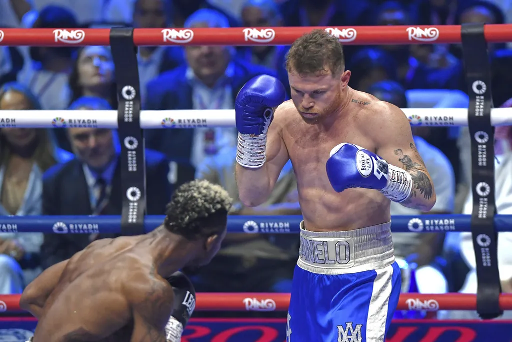 Canelo venció a Scull por decisión unánime este sábado