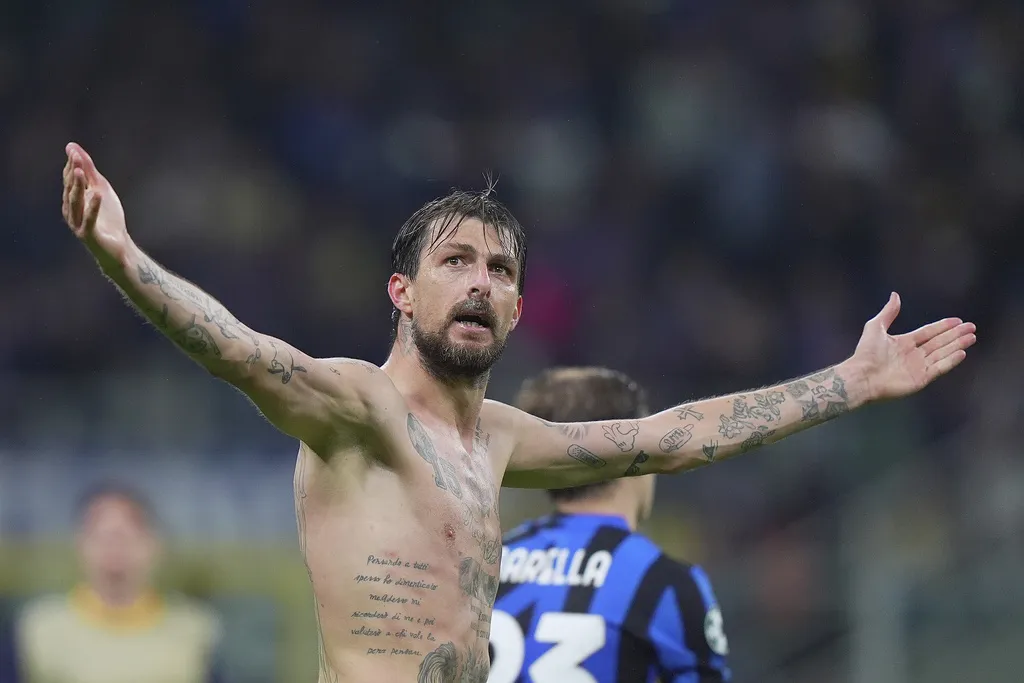 Acerbi hizo el gol que le dio vida a los italianos