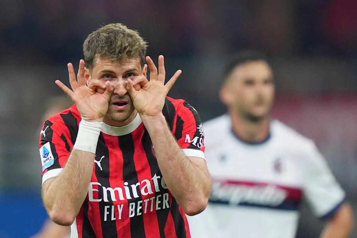 Santiago Giménez | AP