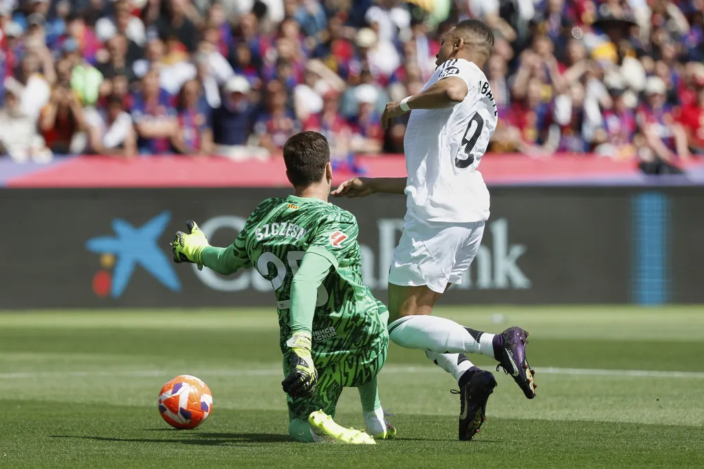 Szczesny salió del retiro para reforzar al Barça