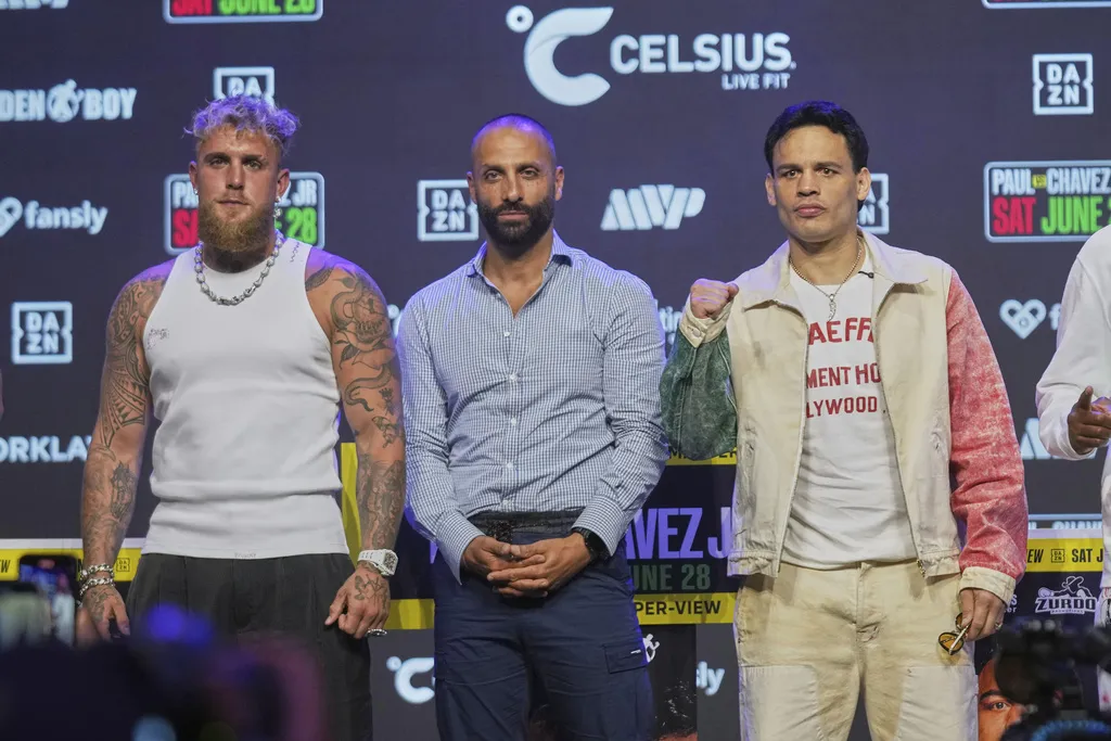 Jake Paul y Julio César Chávez Jr.