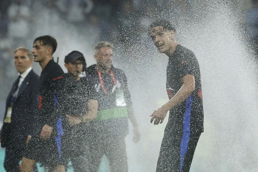 Los jugadores blaugranas festejaron debajo del agua