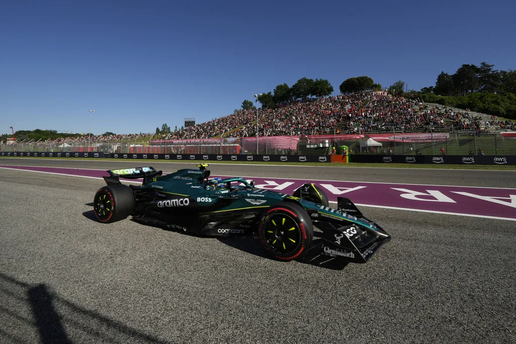 Alonso tuvo una decepcionante carrera en Imola