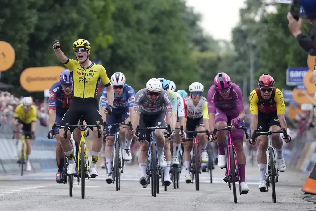 Olav Kooij ganó la Etapa 12 del Giro de Italia