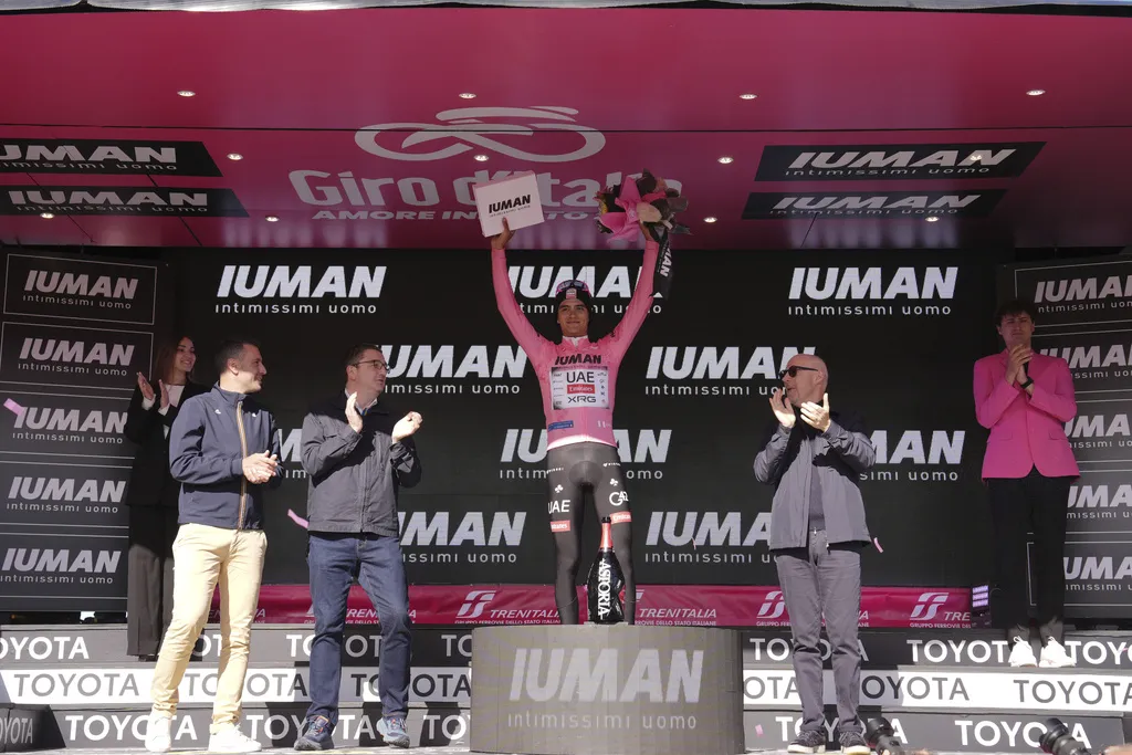 Del Toro tendrá la Maglia Rosa por una etapa más