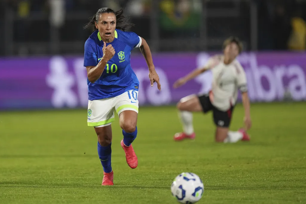 Marta volvió a portar el gafete de capitana