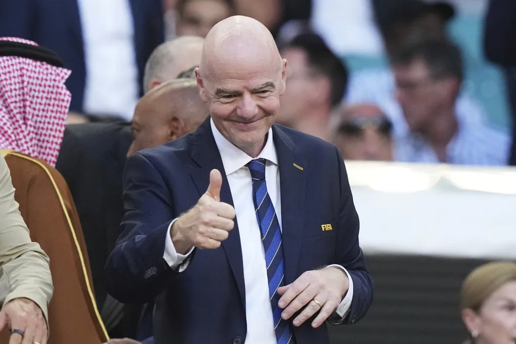 Infantino quedó fascinado con la afición xeneize
