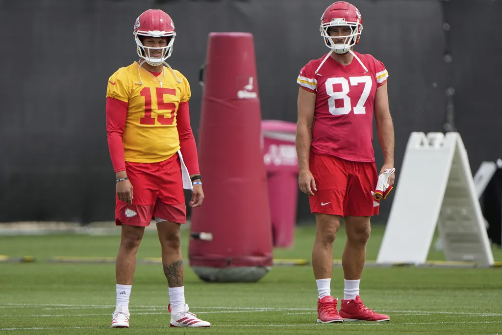 Kelce está entusiasmado de una temporada más con los Chiefs