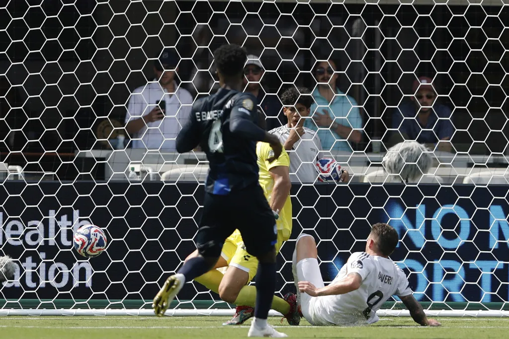 Valverde hizo el tercero ante los Tuzos