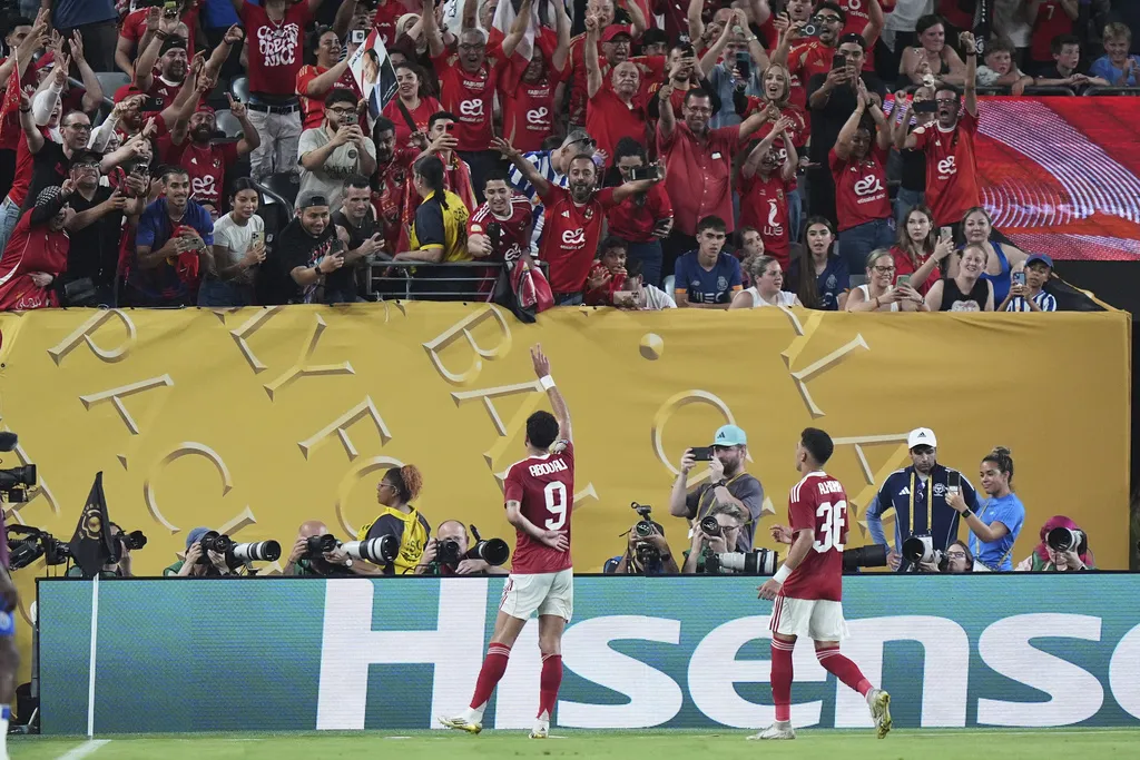 El delantero palestino hizo un hat-trick perfecto