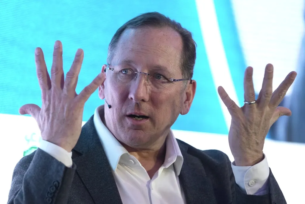 John Textor dimitió tras descenso de Lyon