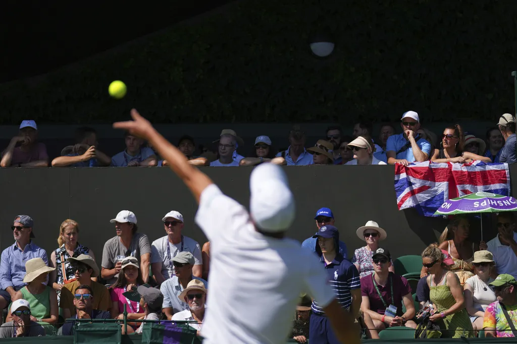 El británico espera a su rival de la segunda ronda en Wimbledon
