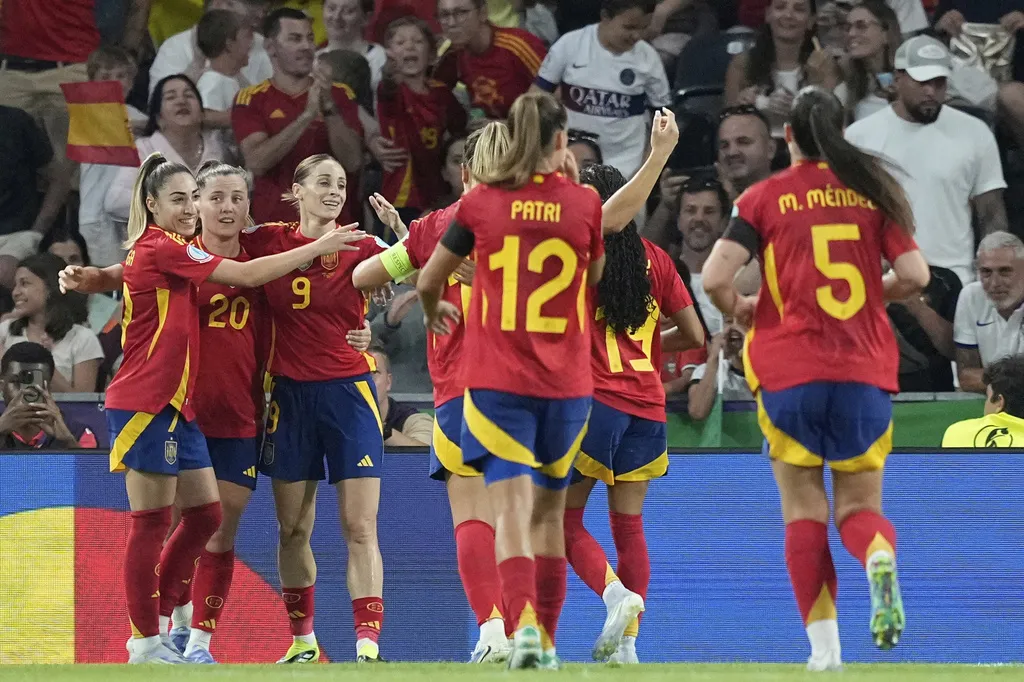 España goleó sin problemas