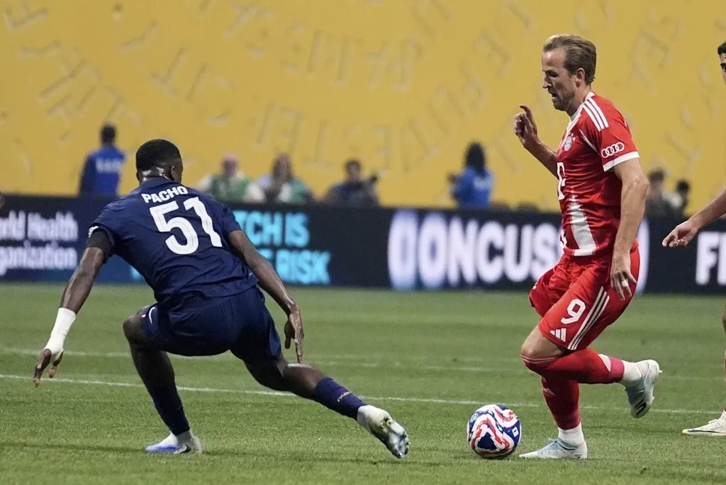 Pacho ante Harry Kane en los Cuartos | AP