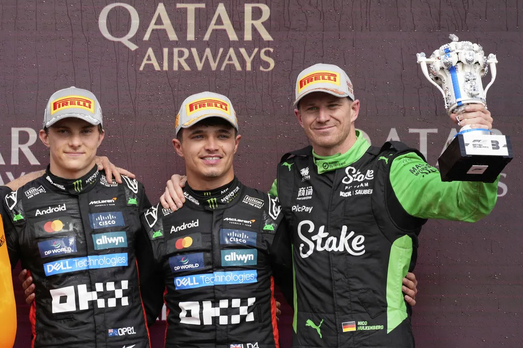 Piastri, Norris y Hulkenberg en el podio de Silverstone