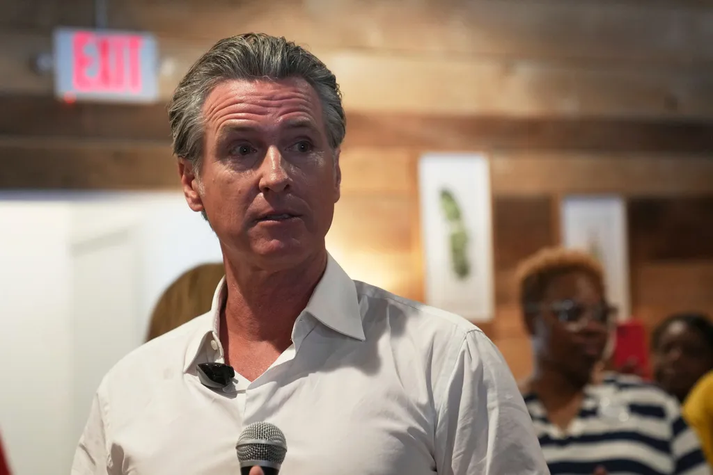 El gobernador de California ha estado en el centro de la polémica