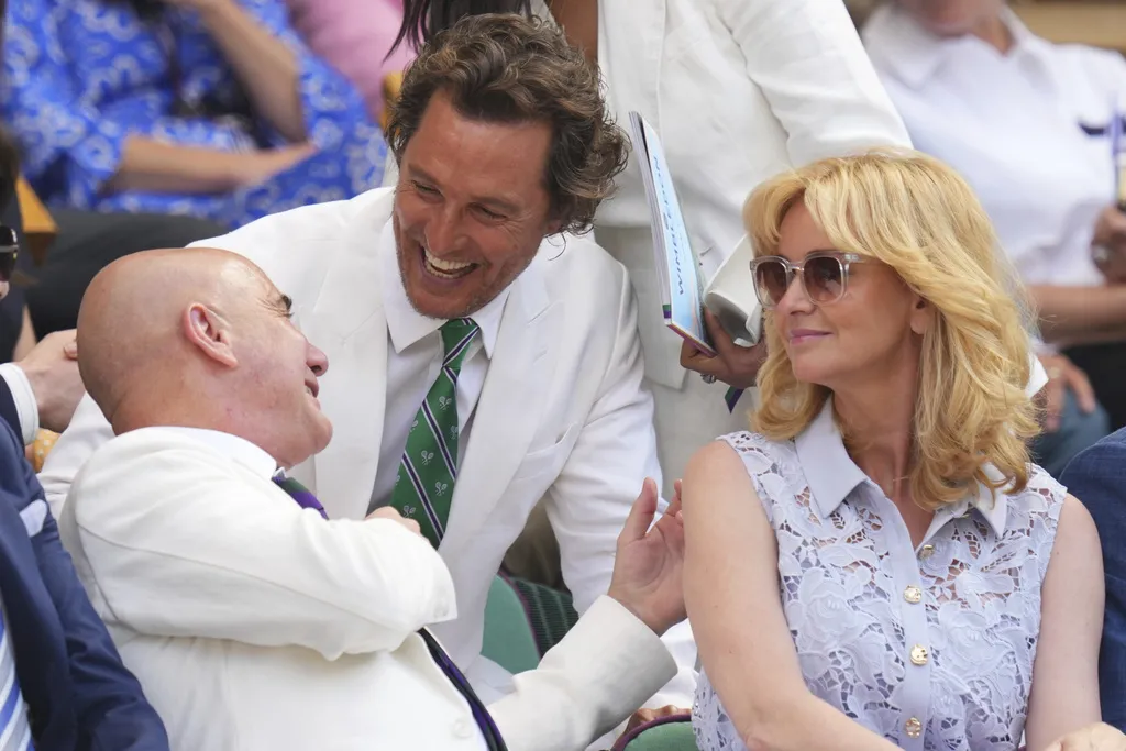 Matthew McConaughey compartió a lado de Agassi