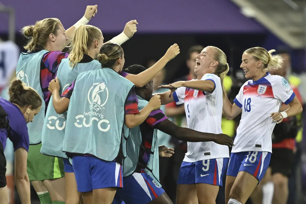 Inglaterra sigue con vida en la defensa de su título