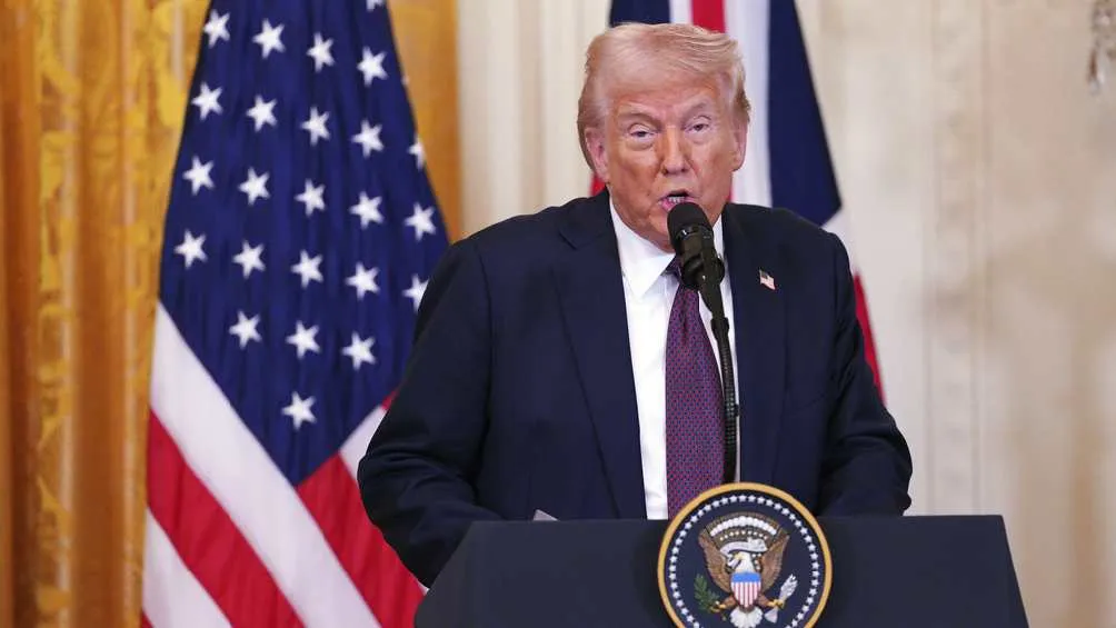 Trump usa los aranceles para tratar de detener la entrada de fentanilo a EE.UU./AP