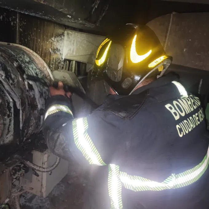Los Bomberos detallaro que el siniestro fue por un corto circuito / Redes Sociales