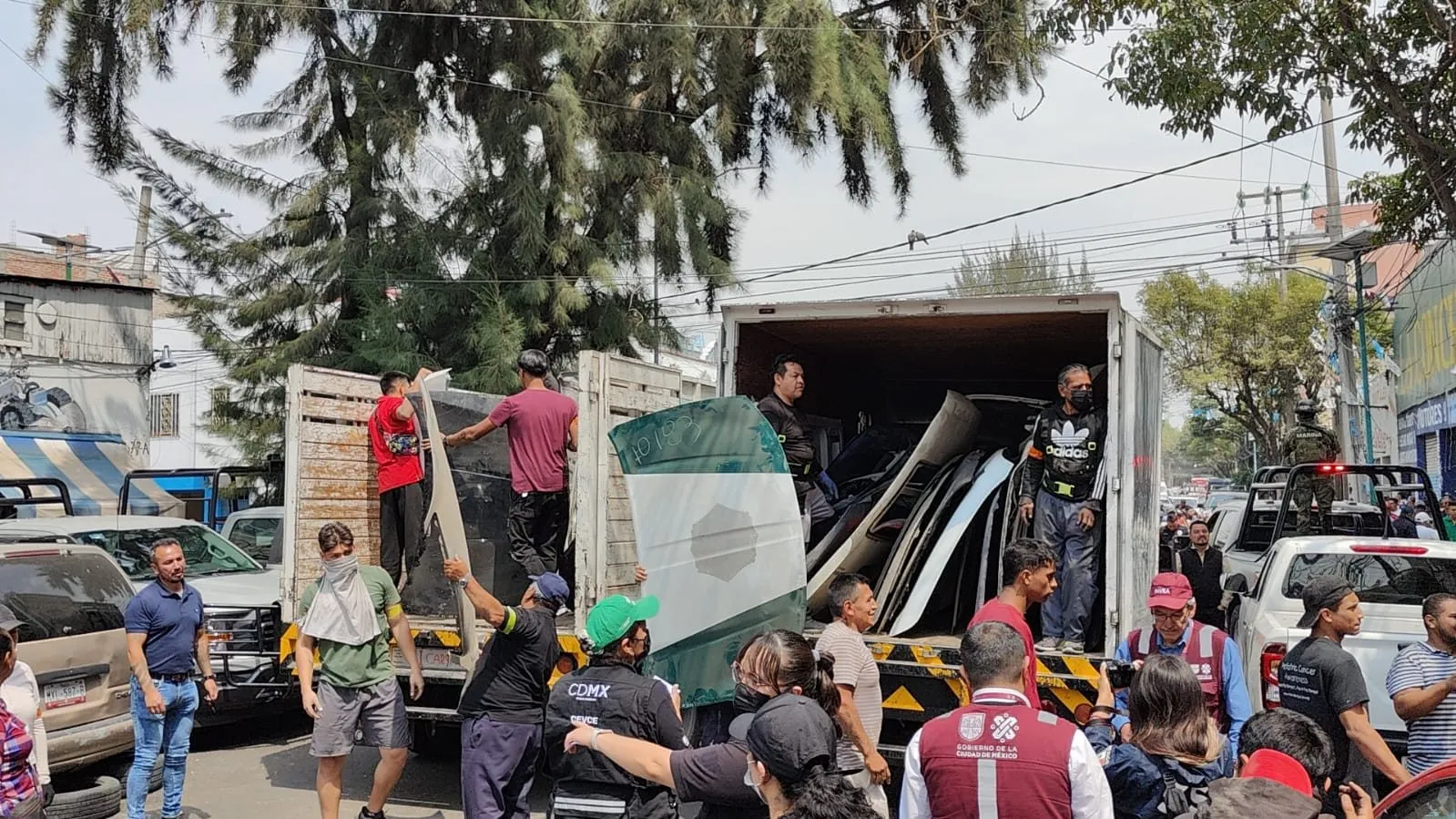 Con las empresas automotrices se busca bajar el costo de las piezas / Redes Sociales