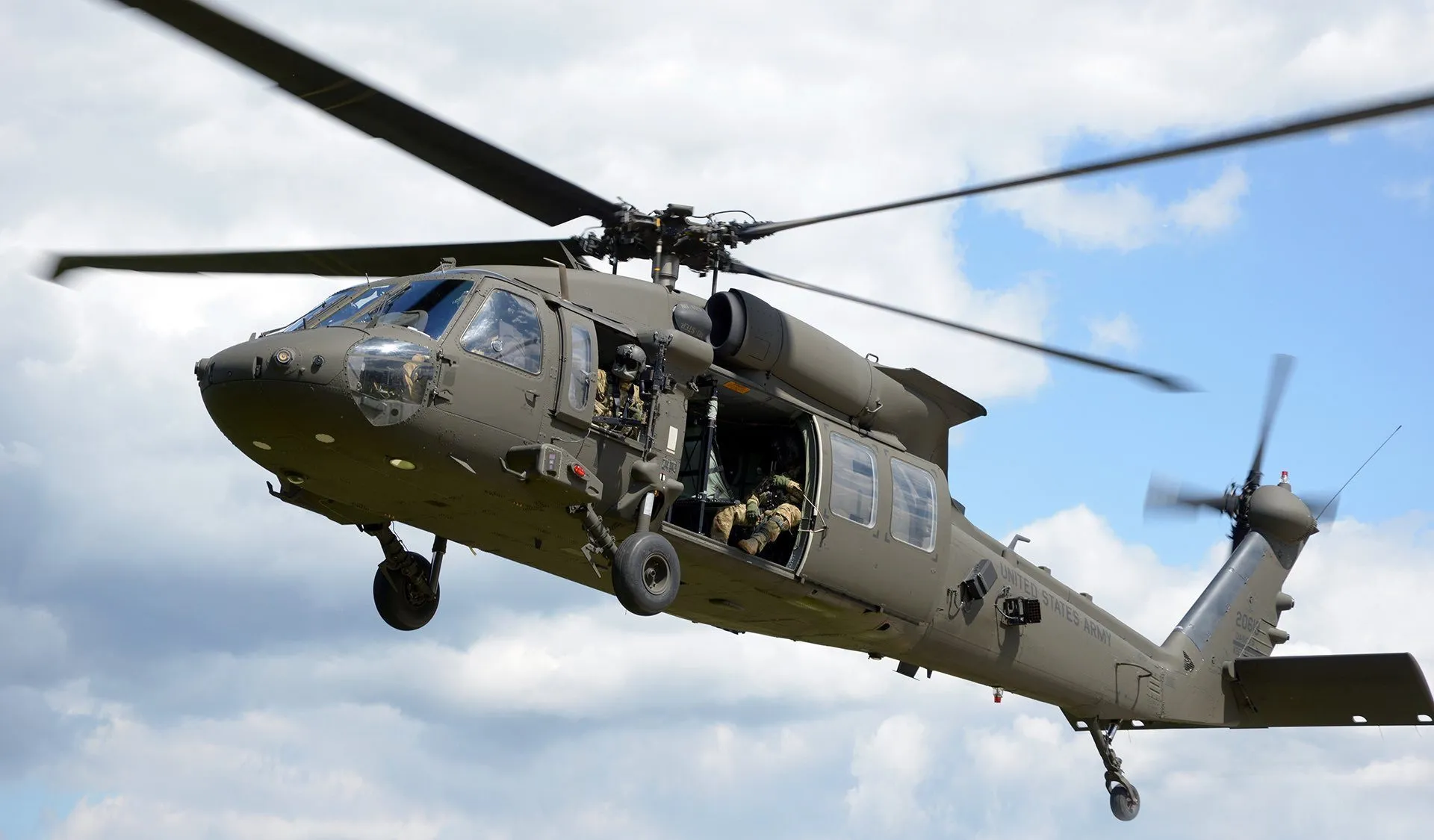 Los restos del helicóptero militar continúan bajo el río Potomac / Redes Sociales