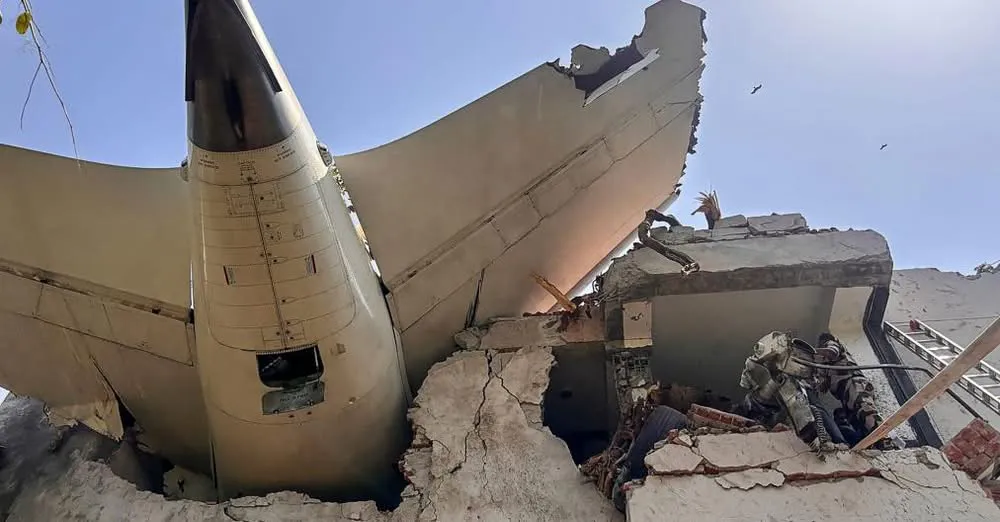 Los pilotos lanzaron un mensaje de auxilio antes de caer / Redes Sociales