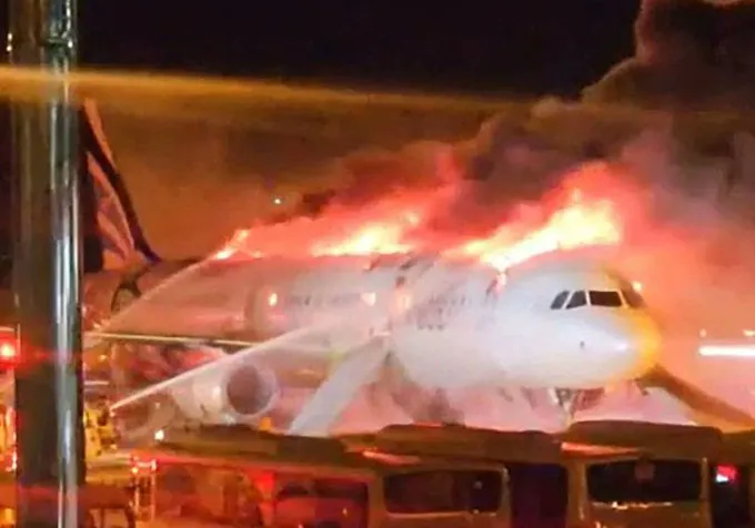 Antes de despegar el avión se empezó a incendiar / Redes Sociales