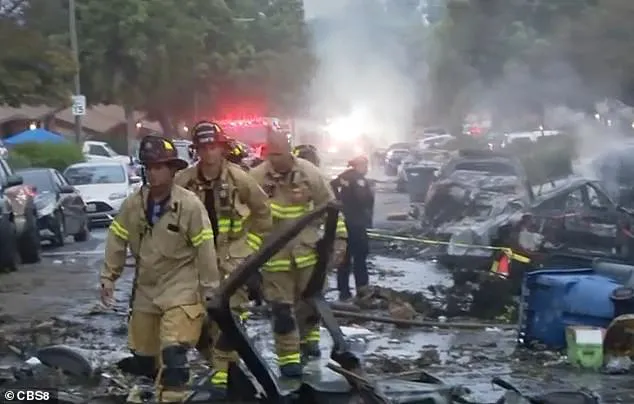 Los bomberos lograron sofocar las llamas en casas y autos / Redes Sociales