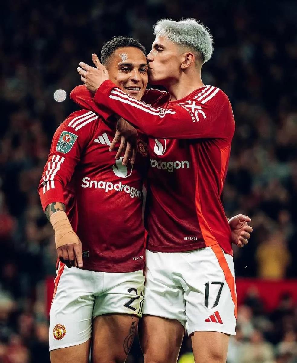 Antony y Garnacho en festejo con Manchester United