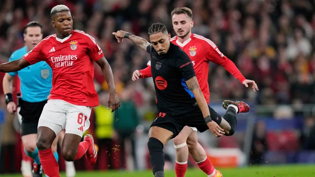 Raphinha ante el Benfica | AP