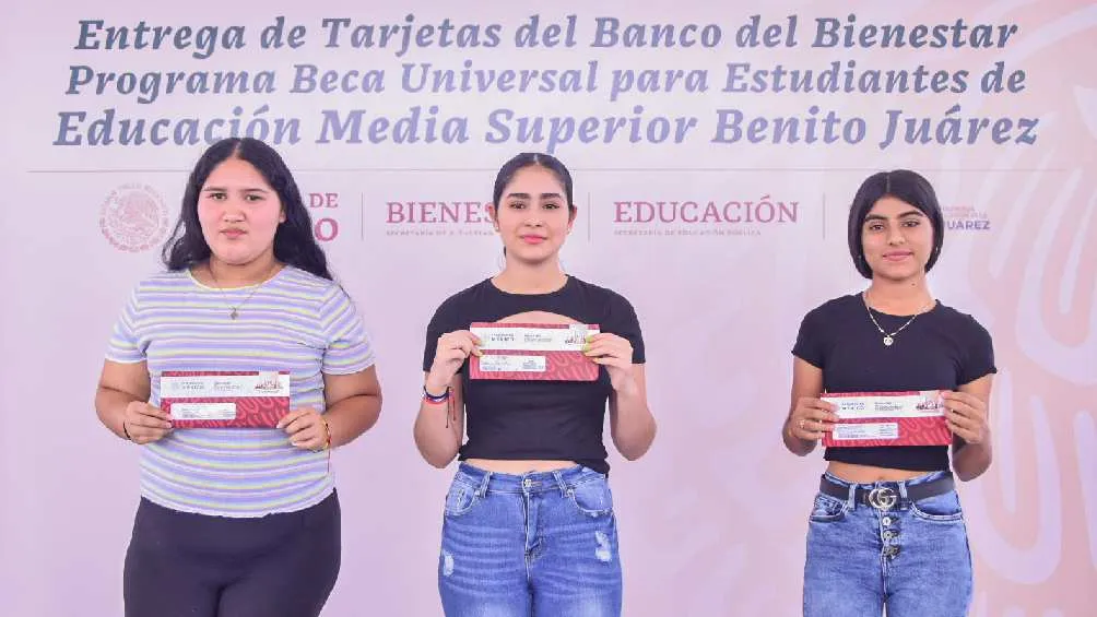 Estudiantes de todos los nivele reciben apoyos económicos para que sigan estudiando/X