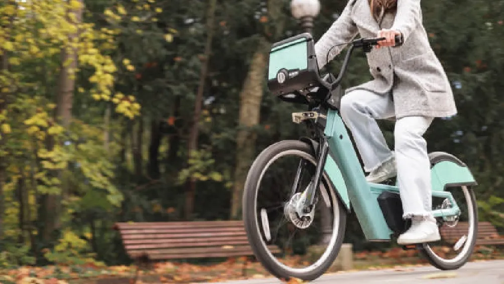 De acuerdo con la información brindada por el Gobierno de la Ciudad de México, la Ley de Electromovilidad introducirá el concepto único de micromovilidad, con la intención de darle certeza jurídica al uso de vehículos ligeros como motocicletas y scooters eléctricos/iStock